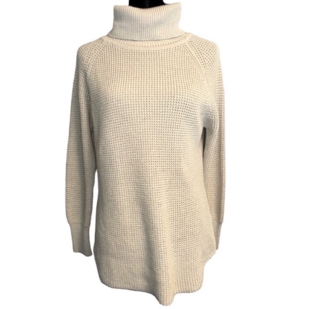 Seven Sisters Turtleneck Sweater in Cream/Oatmeal with Side Slits